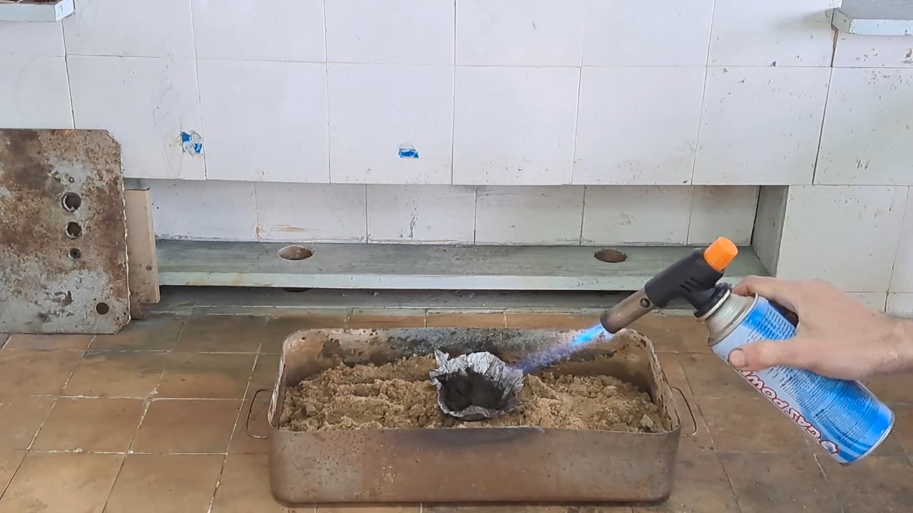 Fe3O4/Al Thermite: Soot in Iron Oxide Iron(II, III)