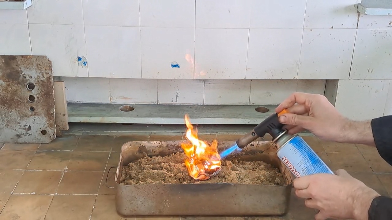 Fe3O4/Al Thermite: Soot in Iron Oxide Iron(II, III)