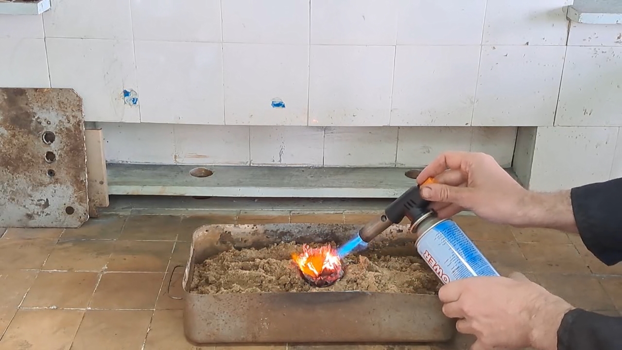 Fe3O4/Al Thermite: Soot in Iron Oxide Iron(II, III)