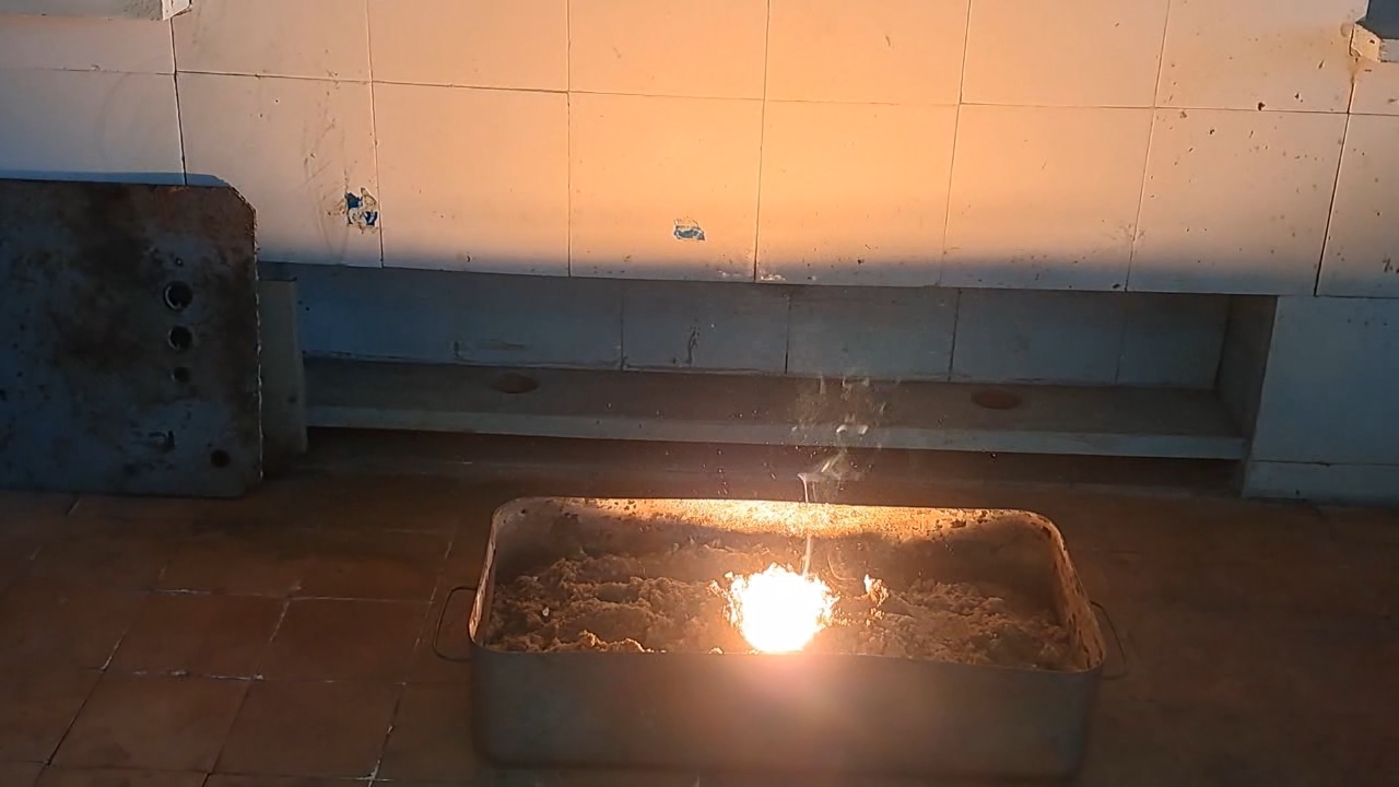 Fe3O4/Al Thermite: Soot in Iron Oxide Iron(II, III)