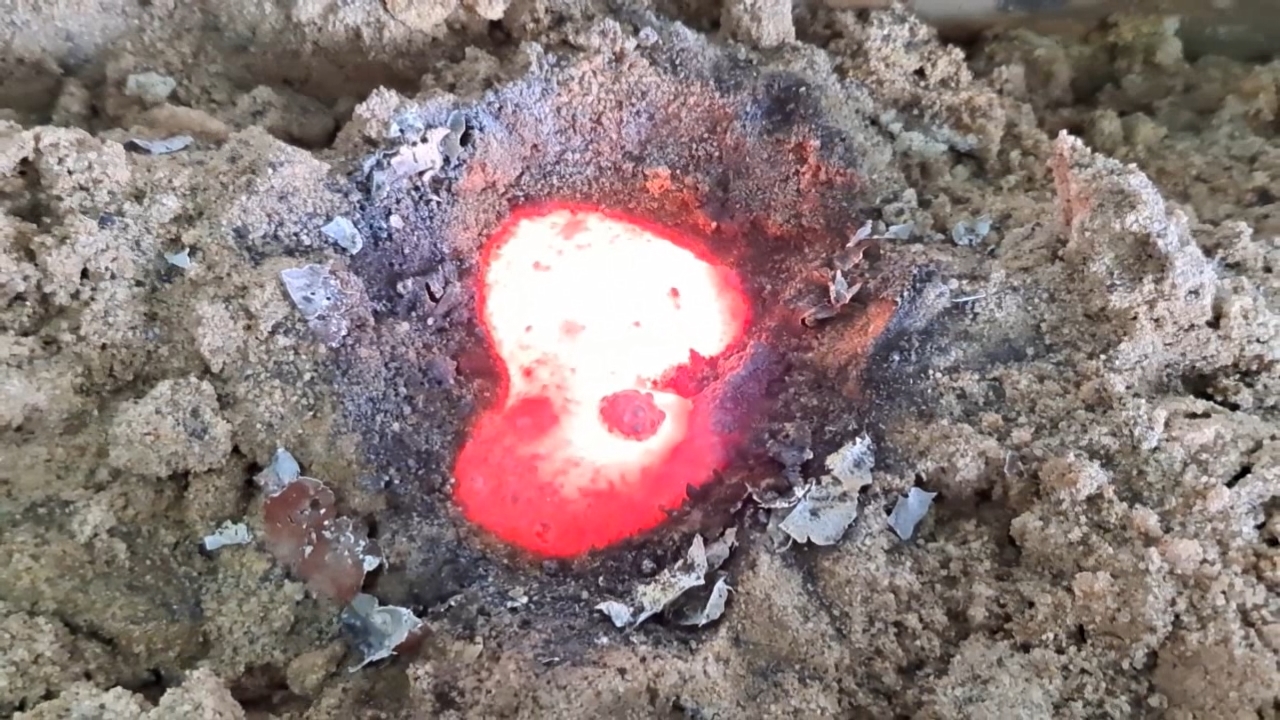 Fe3O4/Al Thermite: Soot in Iron Oxide Iron(II, III)