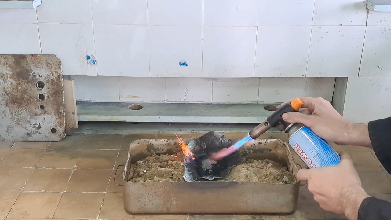 Fe3O4/Al Thermite: Soot in Iron Oxide Iron(II, III)