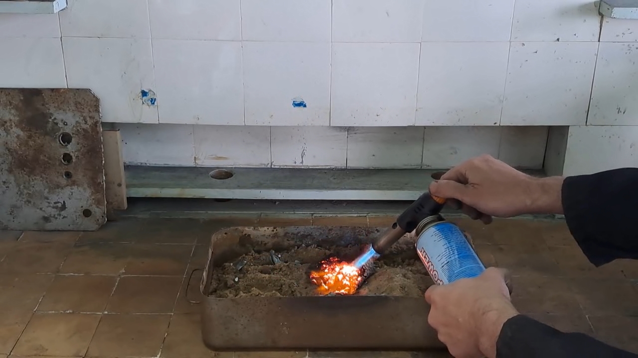 Fe3O4/Al Thermite: Soot in Iron Oxide Iron(II, III)