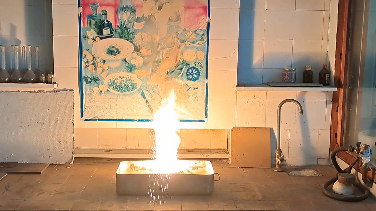 Combustion of Thermite: Iron(II, III) Oxide/Aluminum (Fe3O4/Al)