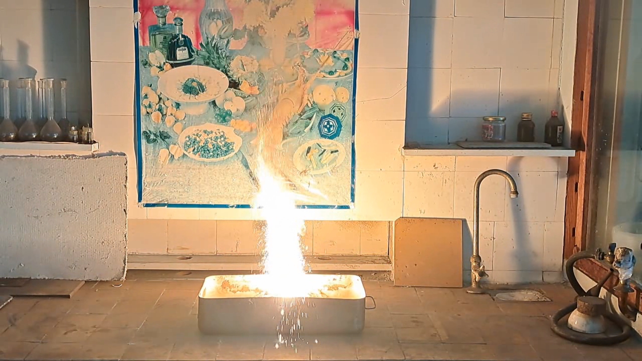 Combustion of Thermite: Iron(II, III) Oxide/Aluminum (Fe3O4/Al)