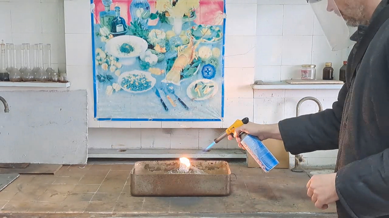 Combustion of Thermite (Fe3O4 + KNO3 + Al + S)
