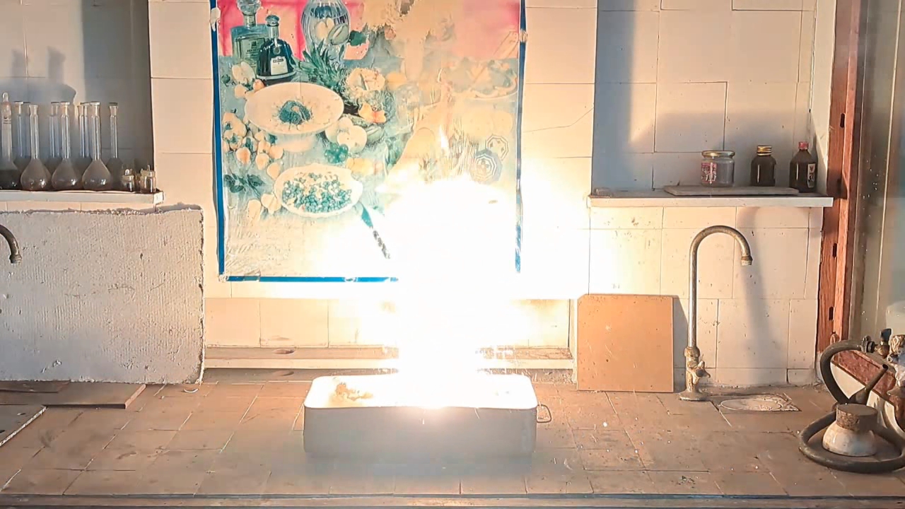 Combustion of Thermite (Fe3O4 + KNO3 + Al + S)