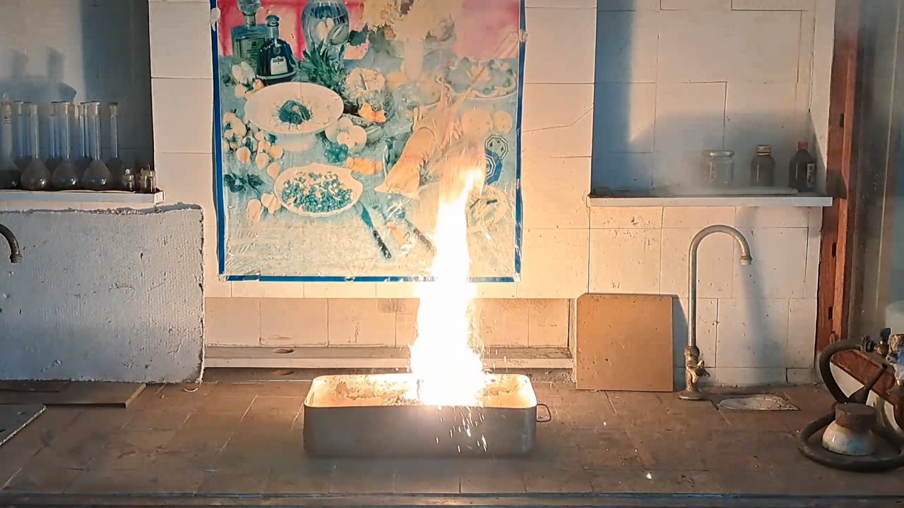 Combustion of Thermite (Fe3O4 + KNO3 + Al + S)