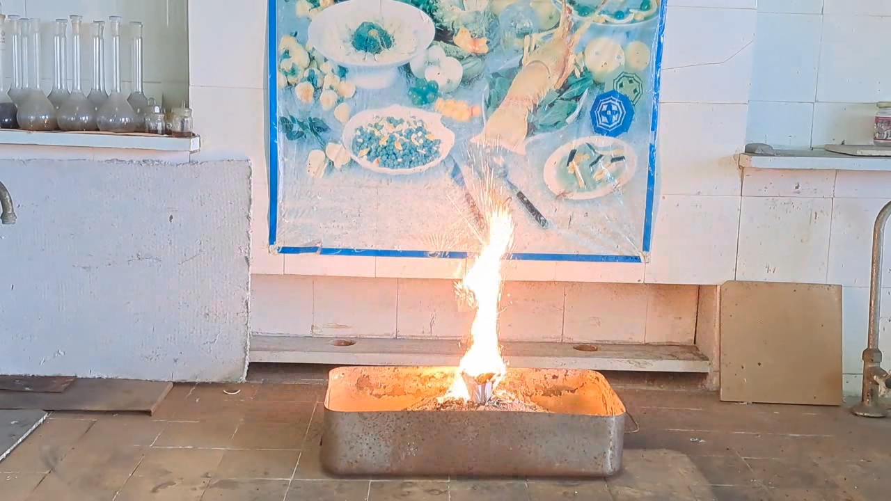 Combustion of Thermite: Fe3O4 + KNO3 + Al (waste) + S