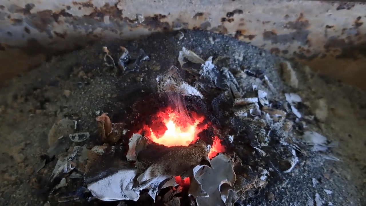 Combustion of Thermite: Fe3O4 + KNO3 + Al (waste) + S