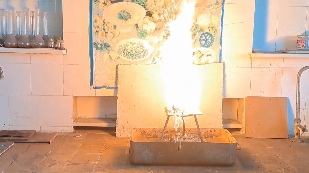 Combustion of Thermite: Iron(II, III) Oxide/Aluminum (Fe3O4/Al)