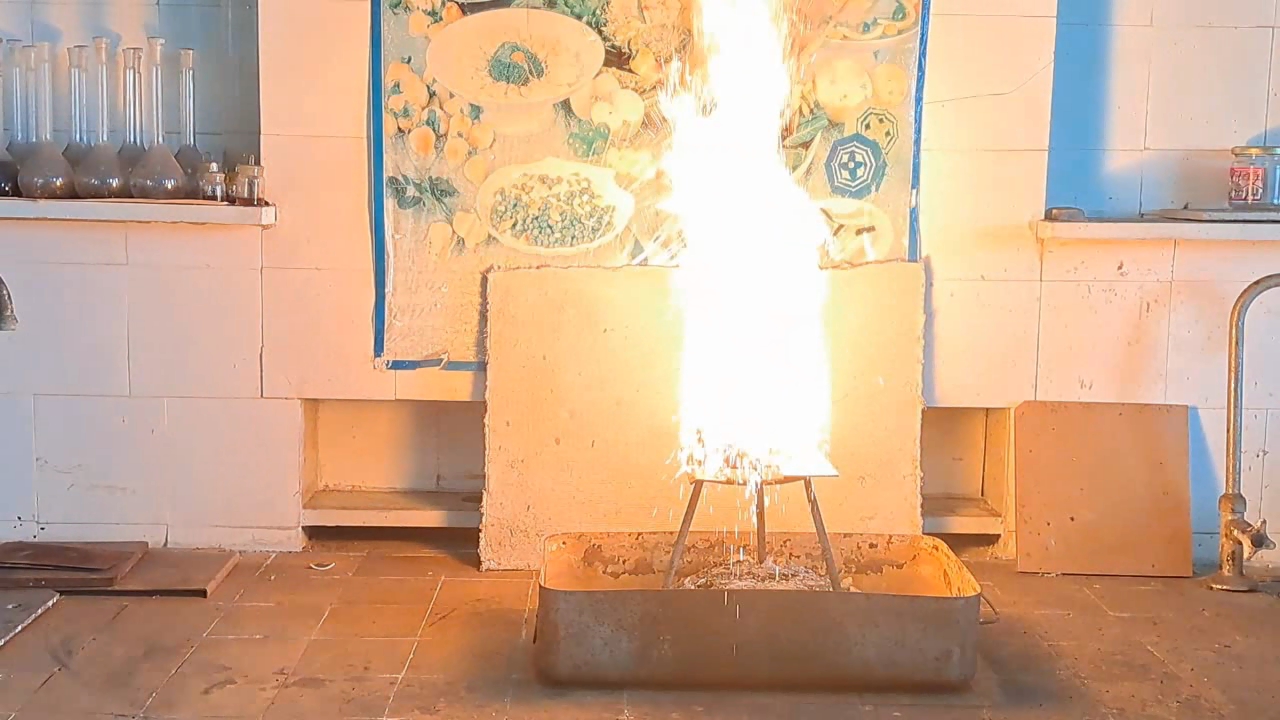 Combustion of Thermite: Iron(II, III) Oxide/Aluminum (Fe3O4/Al)