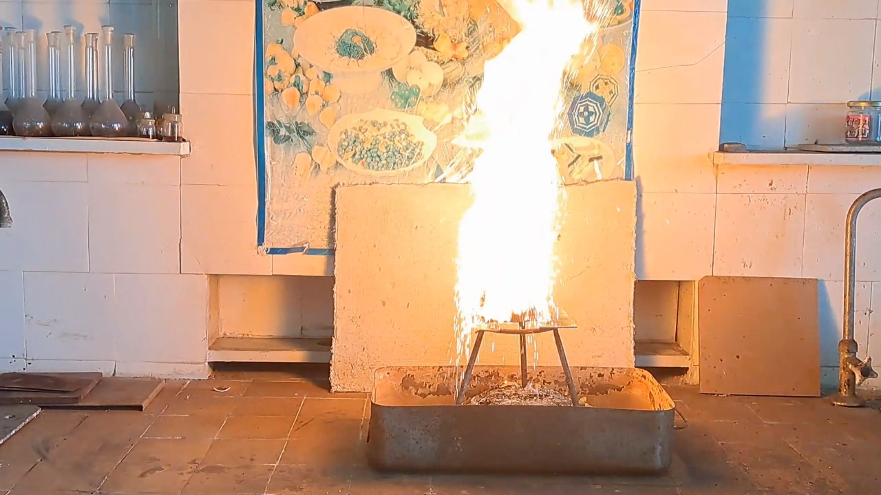 Combustion of Thermite: Iron(II, III) Oxide/Aluminum (Fe3O4/Al)