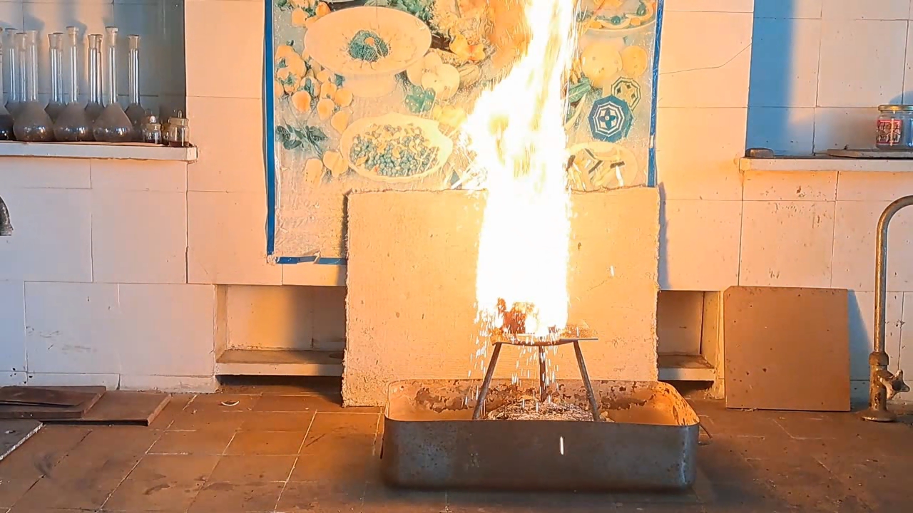 Combustion of Thermite: Iron(II, III) Oxide/Aluminum (Fe3O4/Al)