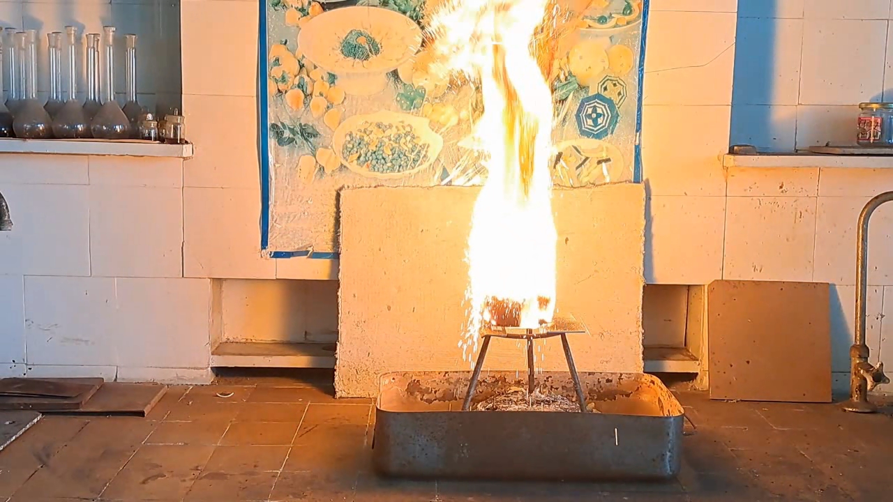 Combustion of Thermite: Iron(II, III) Oxide/Aluminum (Fe3O4/Al)