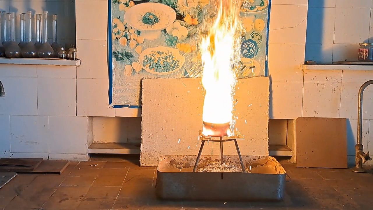Combustion of Thermite: Iron(II, III) Oxide/Aluminum (Fe3O4/Al)