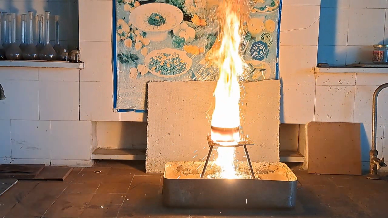 Combustion of Thermite: Iron(II, III) Oxide/Aluminum (Fe3O4/Al)