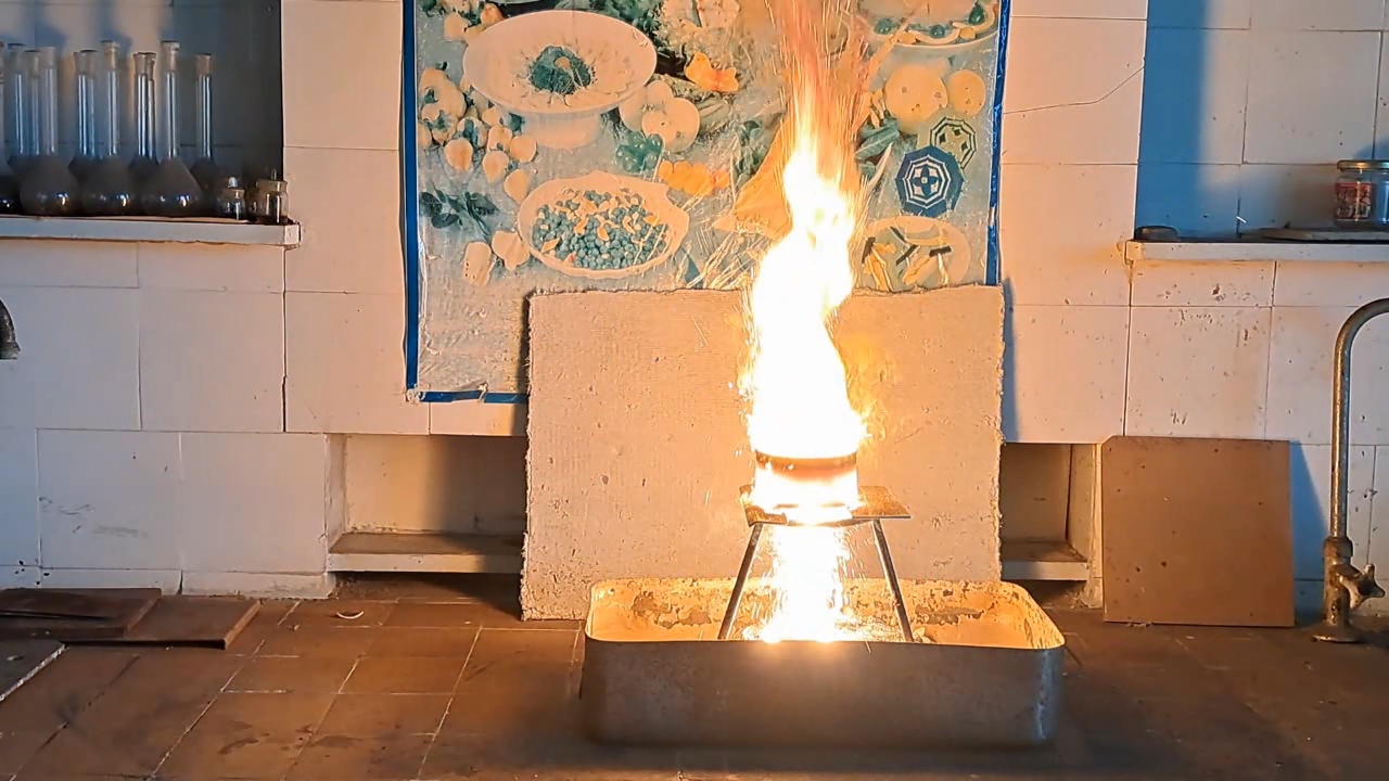 Combustion of Thermite: Iron(II, III) Oxide/Aluminum (Fe3O4/Al)
