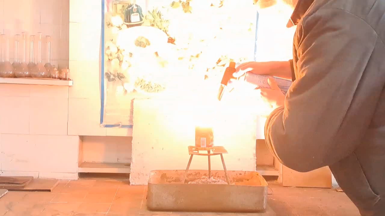 Combustion of Thermite: Iron(II, III) Oxide/Aluminum (Fe3O4/Al)
