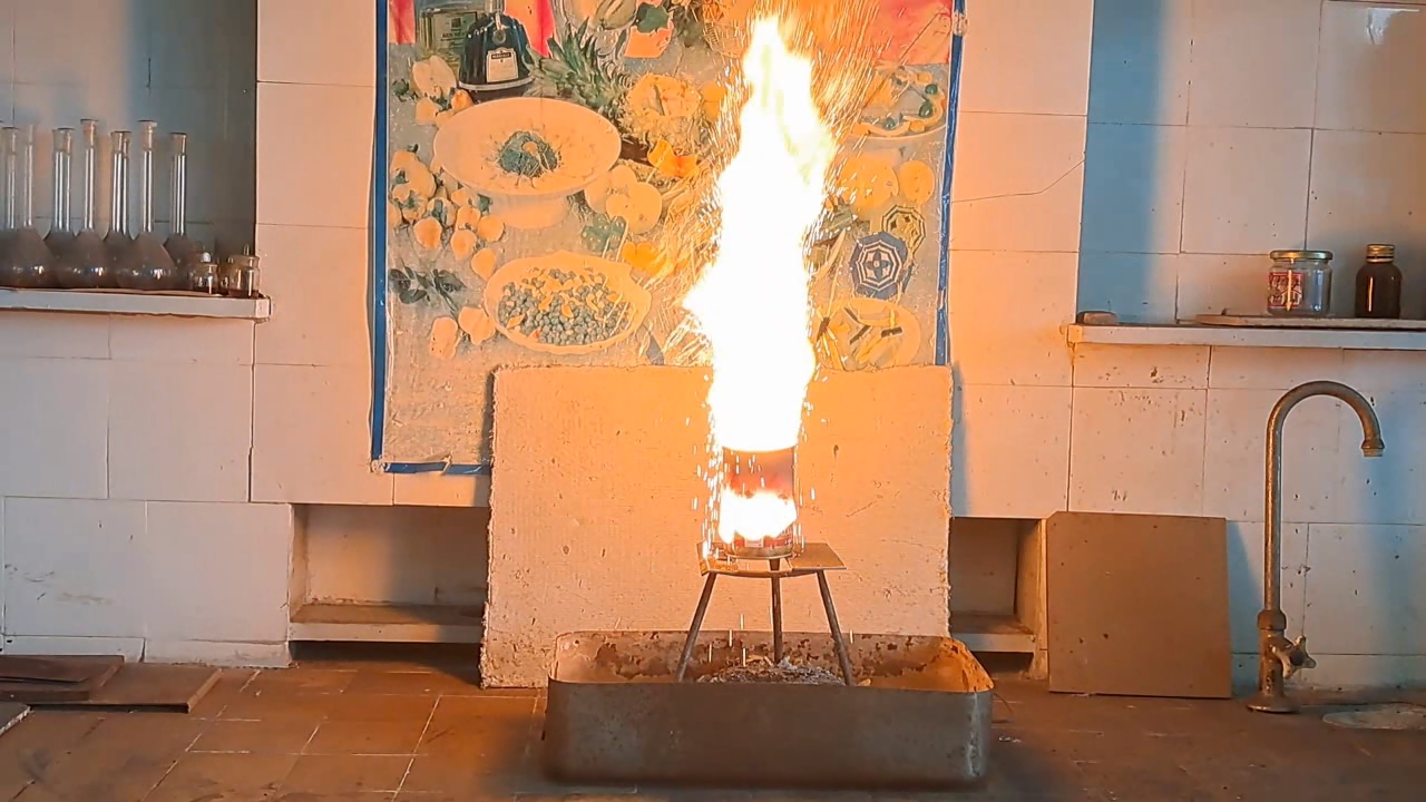 Combustion of Thermite: Iron(II, III) Oxide/Aluminum (Fe3O4/Al)
