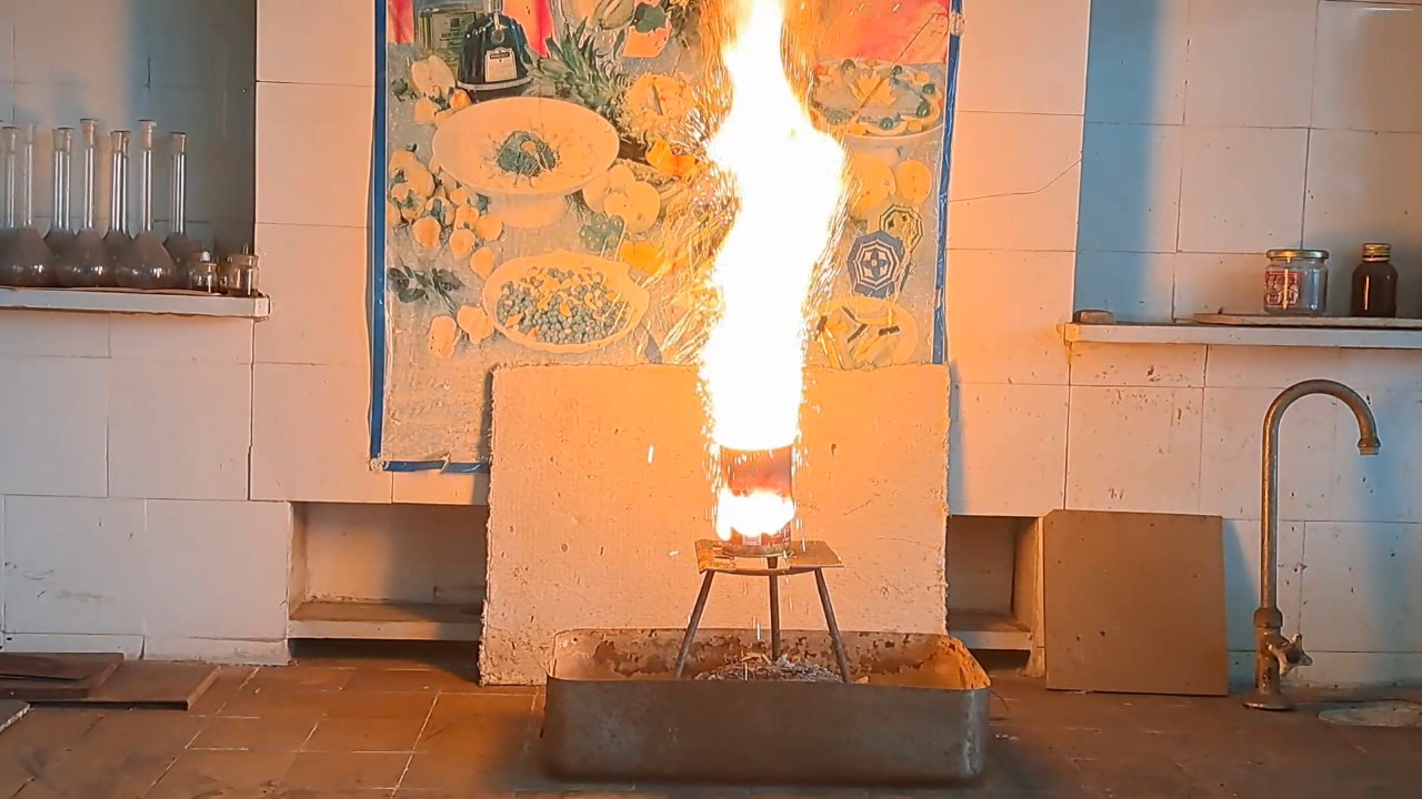 Combustion of Thermite: Iron(II, III) Oxide/Aluminum (Fe3O4/Al)