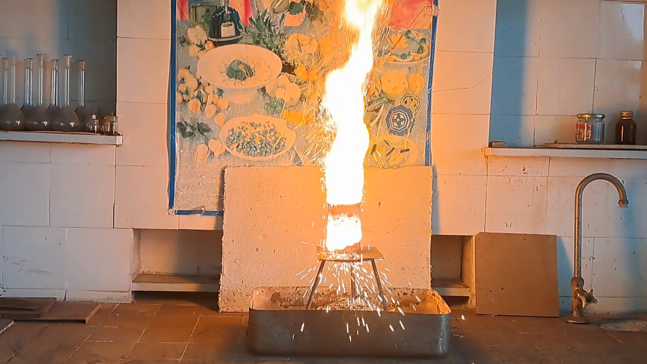 Combustion of Thermite: Iron(II, III) Oxide/Aluminum (Fe3O4/Al)
