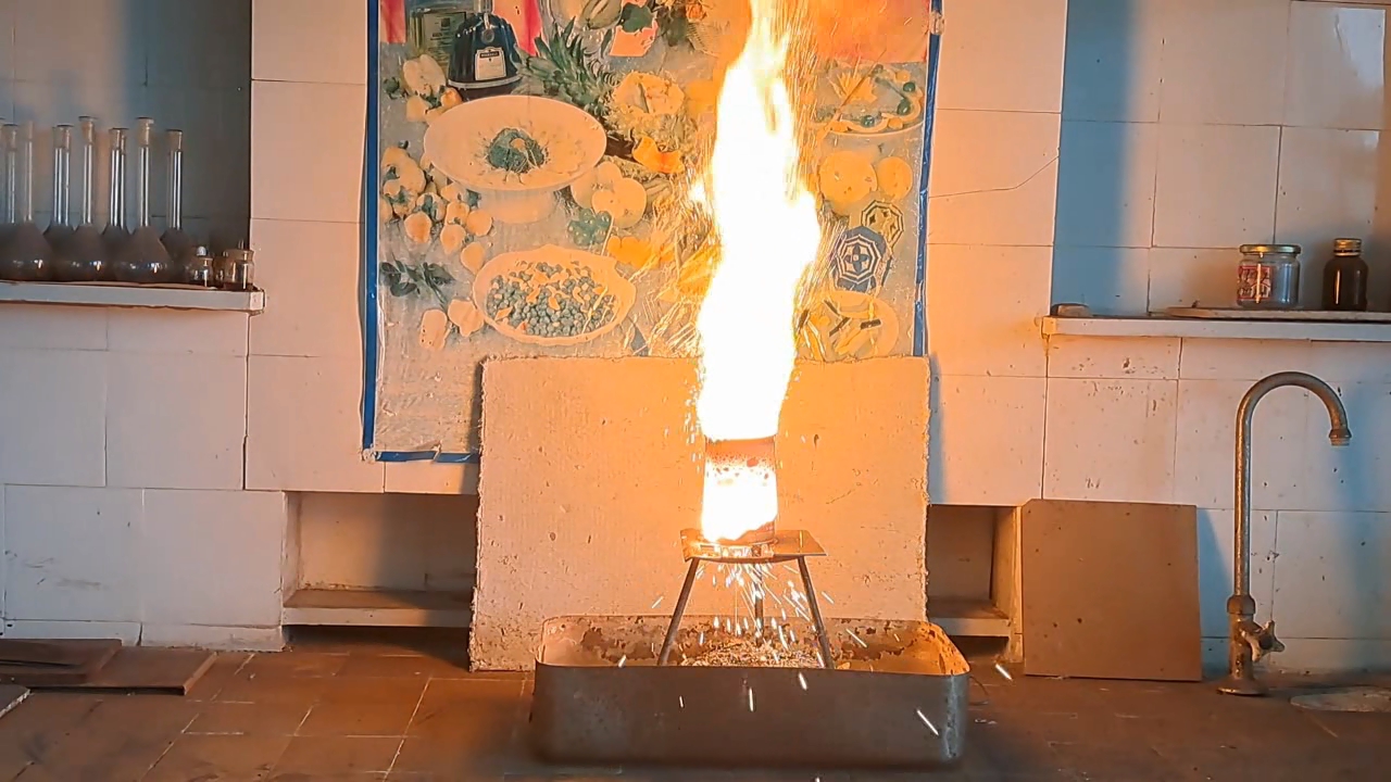 Combustion of Thermite: Iron(II, III) Oxide/Aluminum (Fe3O4/Al)
