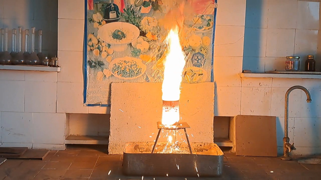 Combustion of Thermite: Iron(II, III) Oxide/Aluminum (Fe3O4/Al)