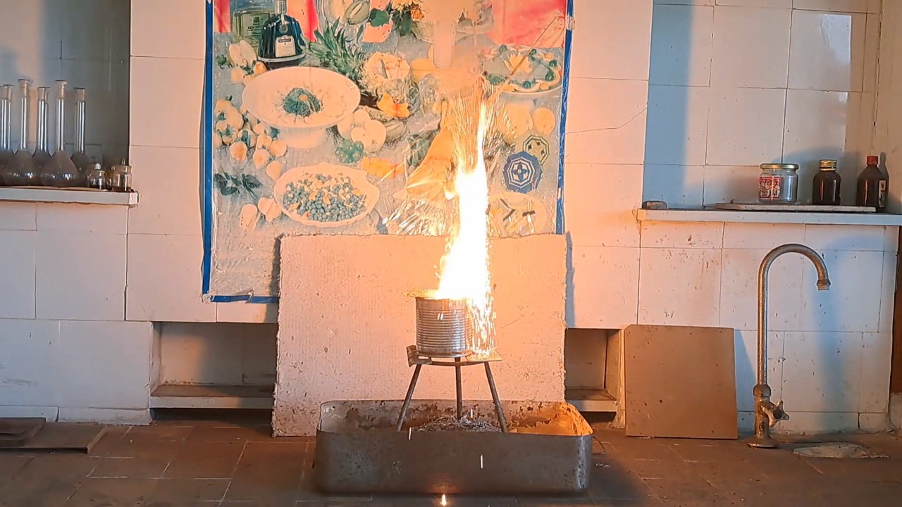 Combustion of Thermite: Iron(II, III) Oxide/Aluminum (Fe3O4/Al)