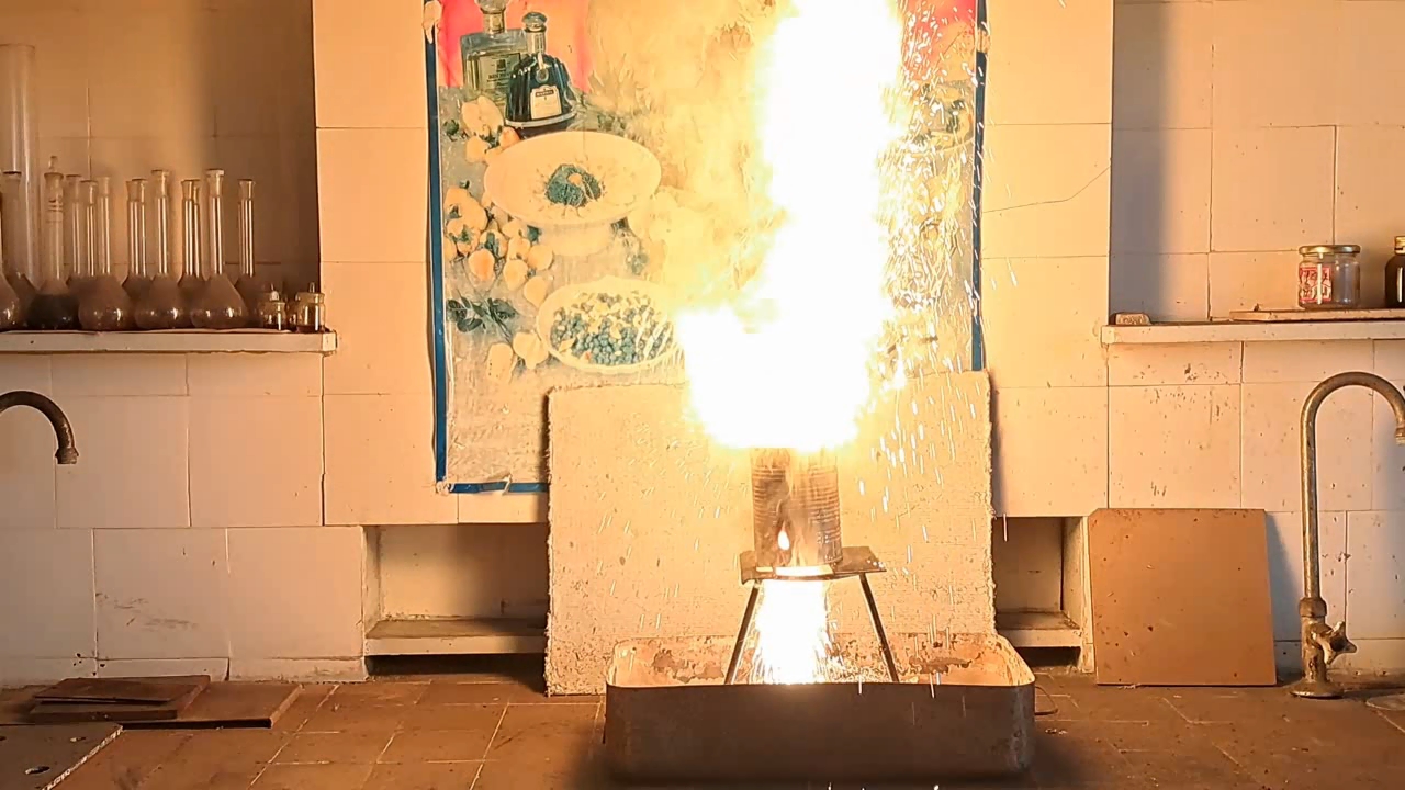 Combustion of Thermite: Iron(II, III) Oxide/Aluminum (Fe3O4/Al)