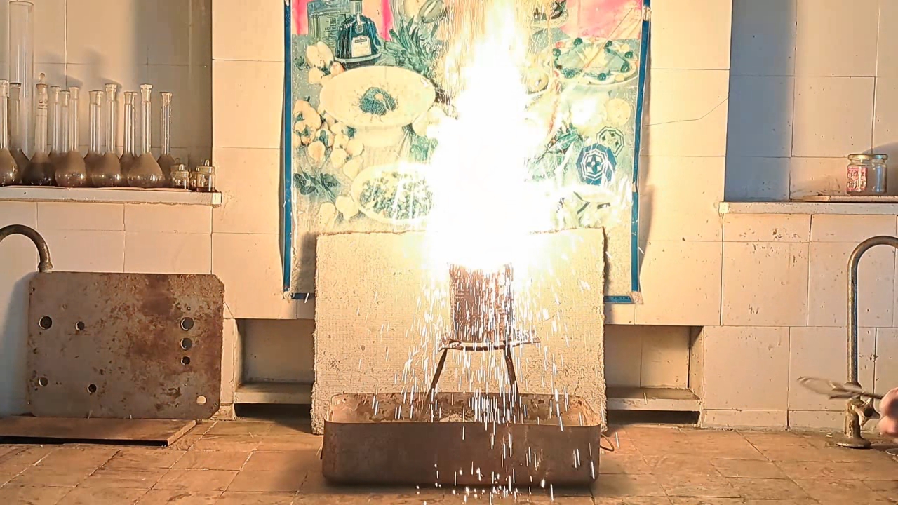 Combustion of Thermite: Iron(II, III) Oxide/Aluminum (Fe3O4/Al)
