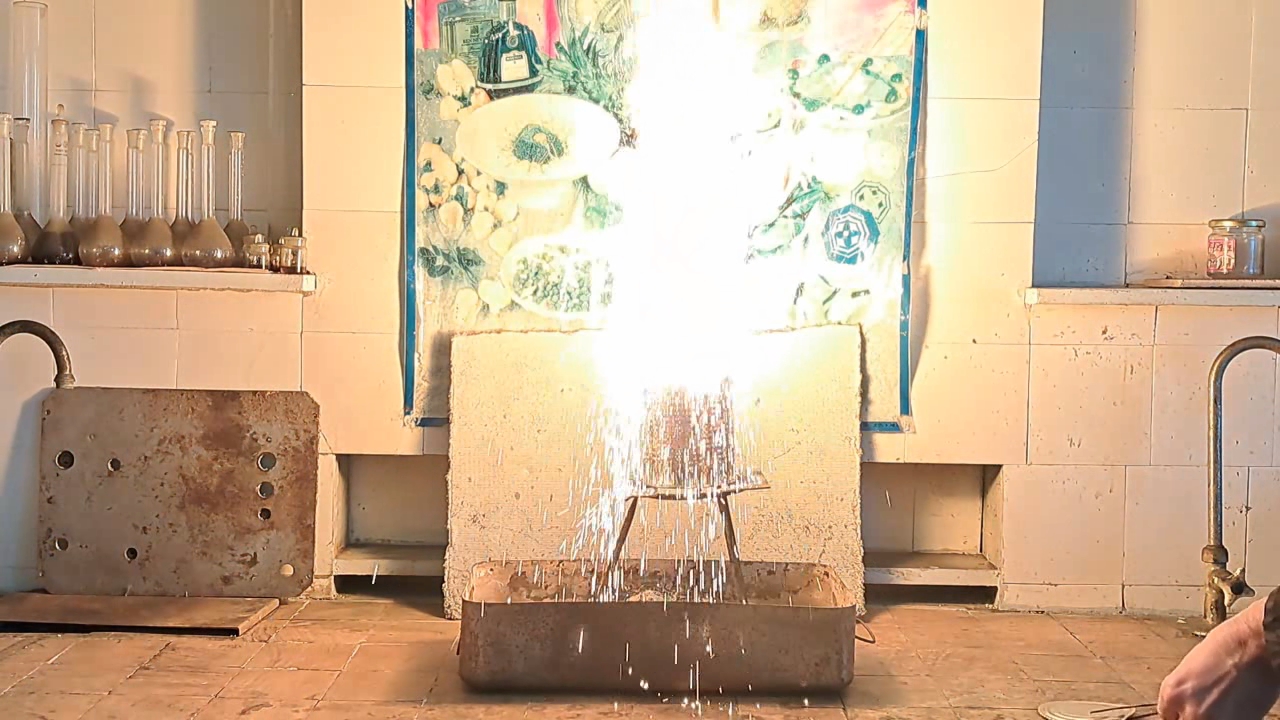 Combustion of Thermite: Iron(II, III) Oxide/Aluminum (Fe3O4/Al)