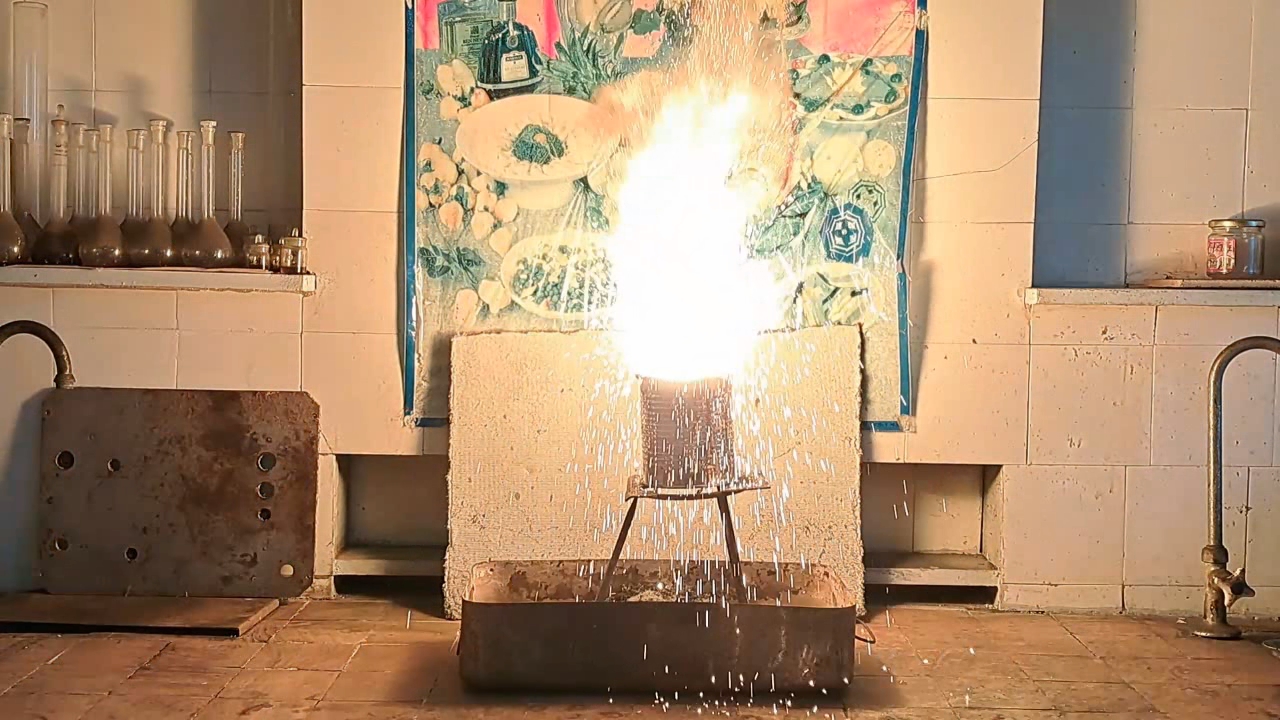 Combustion of Thermite: Iron(II, III) Oxide/Aluminum (Fe3O4/Al)