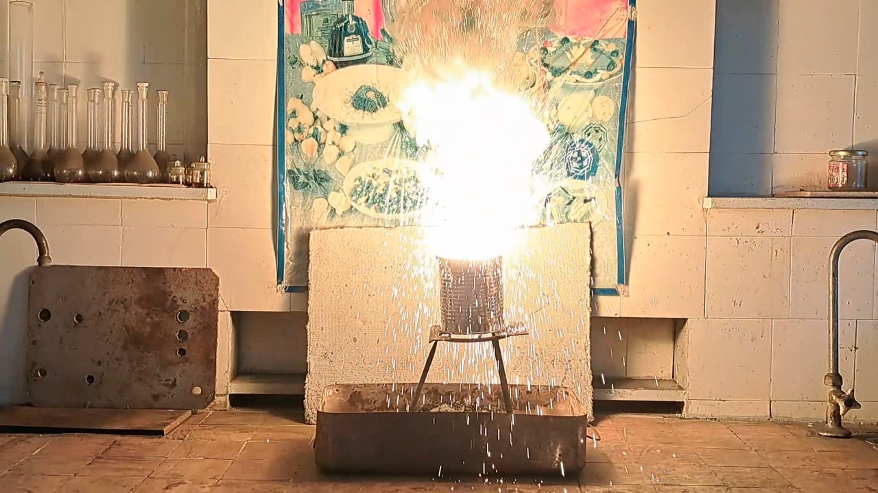 Combustion of Thermite: Iron(II, III) Oxide/Aluminum (Fe3O4/Al)