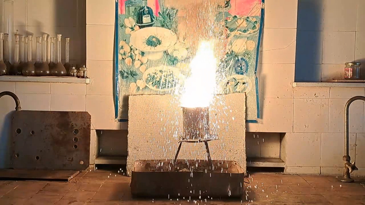 Combustion of Thermite: Iron(II, III) Oxide/Aluminum (Fe3O4/Al)