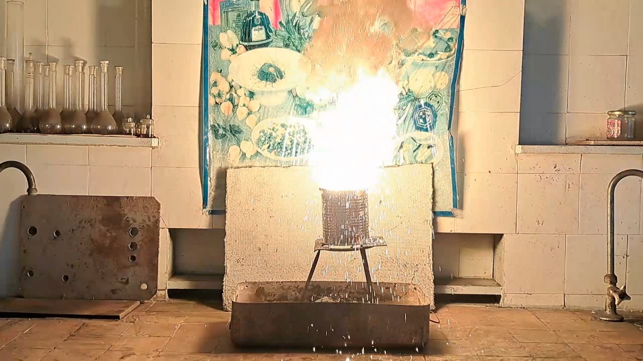 Combustion of Thermite: Iron(II, III) Oxide/Aluminum (Fe3O4/Al)