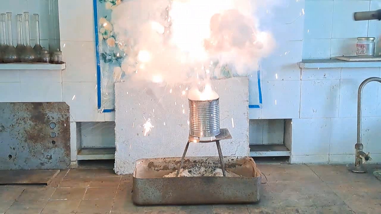 Combustion of Thermite: Iron(II, III) Oxide/Aluminum (Fe3O4/Al)