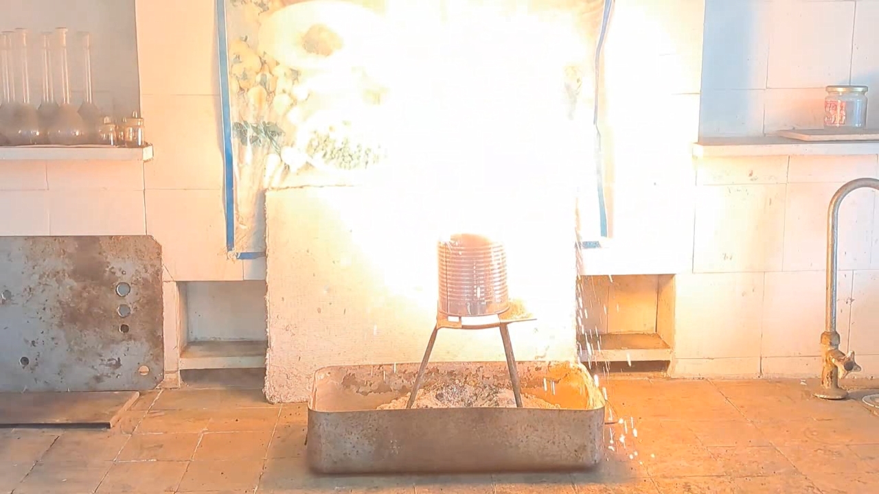 Combustion of Thermite: Iron(II, III) Oxide/Aluminum (Fe3O4/Al)