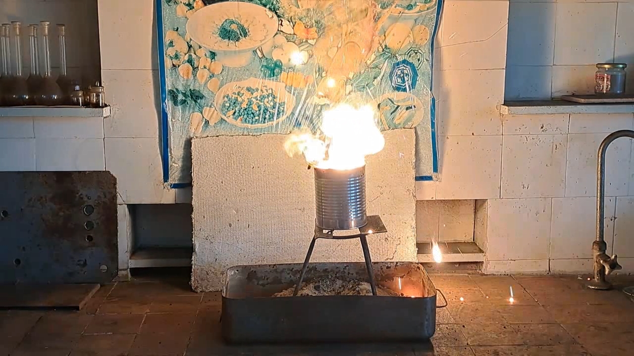 Combustion of Thermite: Iron(II, III) Oxide/Aluminum (Fe3O4/Al)