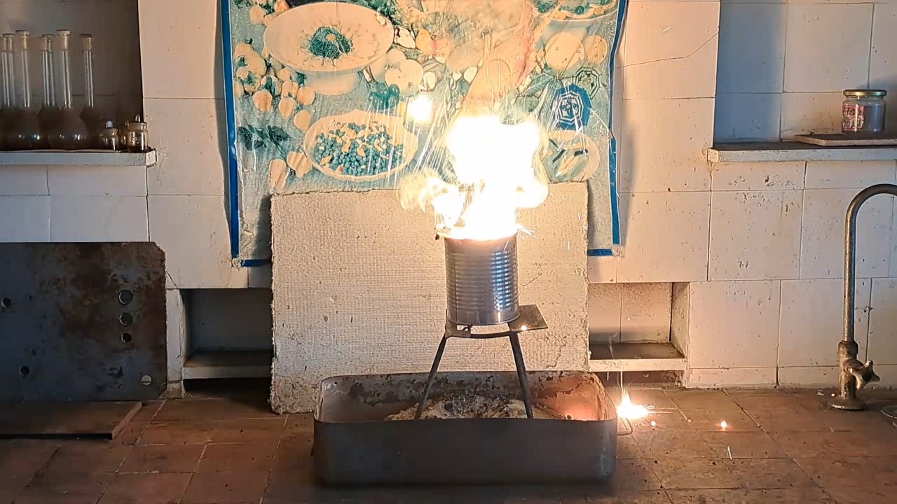 Combustion of Thermite: Iron(II, III) Oxide/Aluminum (Fe3O4/Al)