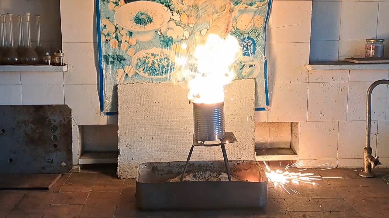 Combustion of Thermite: Iron(II, III) Oxide/Aluminum (Fe3O4/Al)
