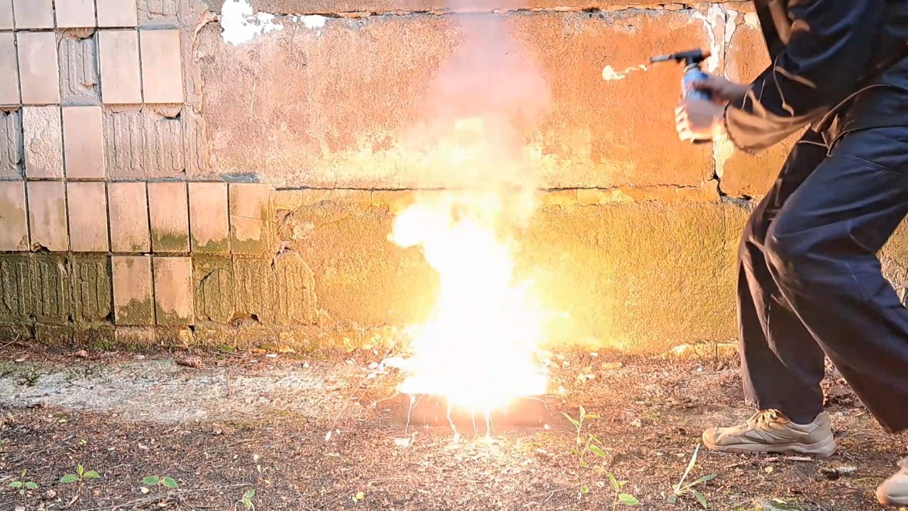 Combustion of Thermite: Iron(II, III) Oxide/Aluminum (Fe3O4/Al)