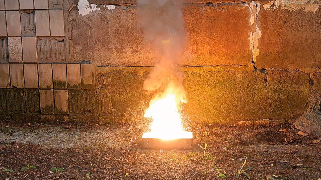 Combustion of Thermite: Iron(II, III) Oxide/Aluminum (Fe3O4/Al)