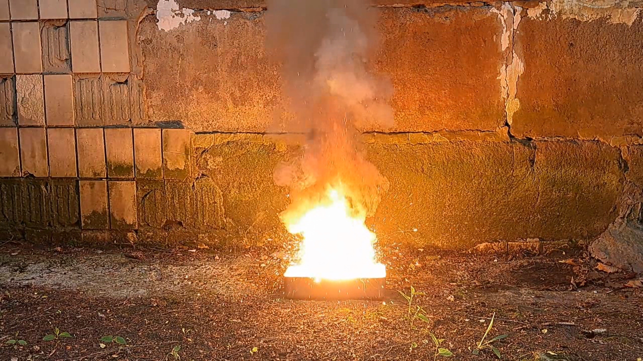 Combustion of Thermite: Iron(II, III) Oxide/Aluminum (Fe3O4/Al)