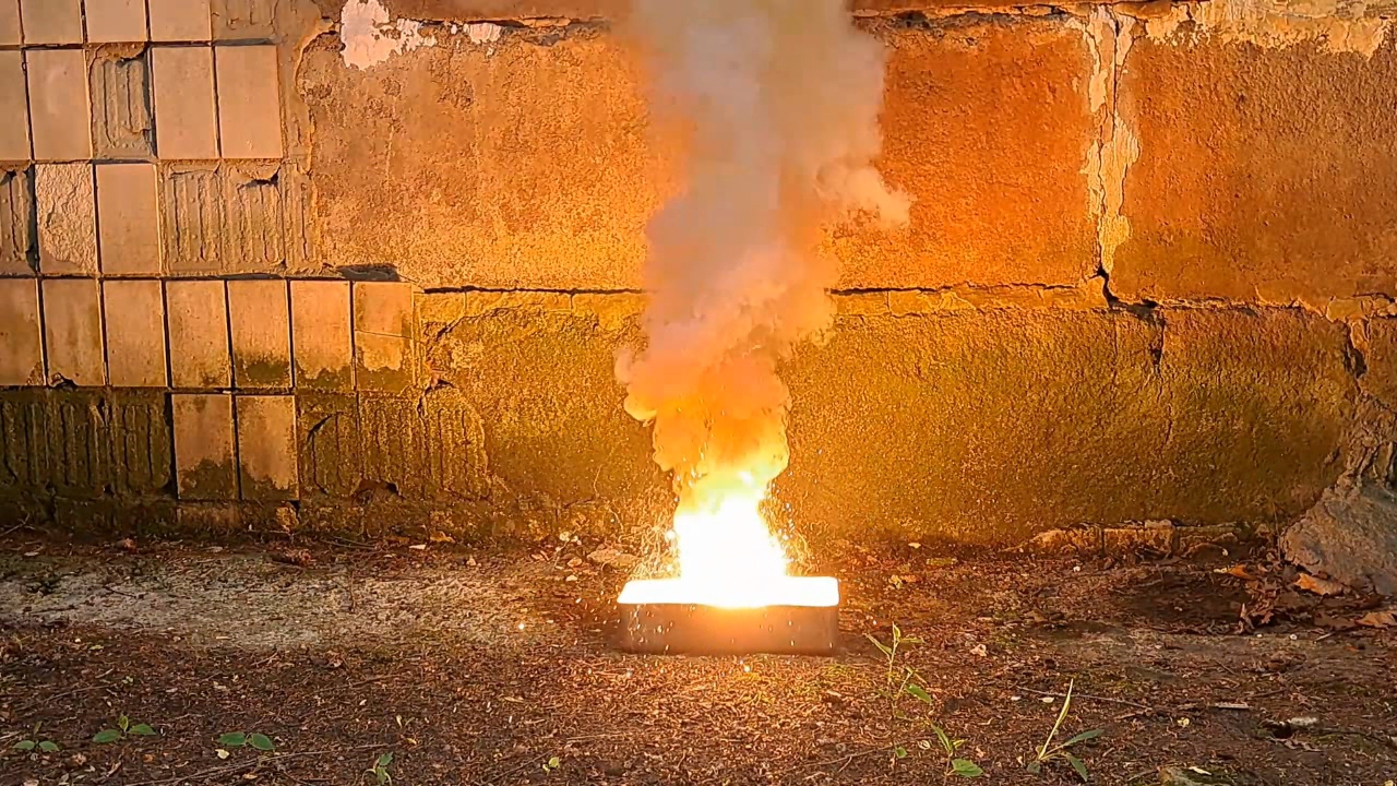 Combustion of Thermite: Iron(II, III) Oxide/Aluminum (Fe3O4/Al)