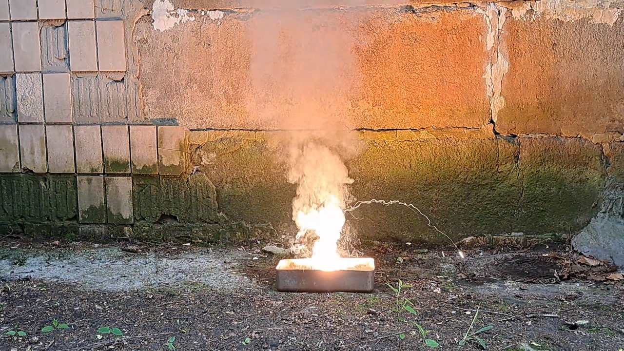 Combustion of Thermite: Iron(II, III) Oxide/Aluminum (Fe3O4/Al)