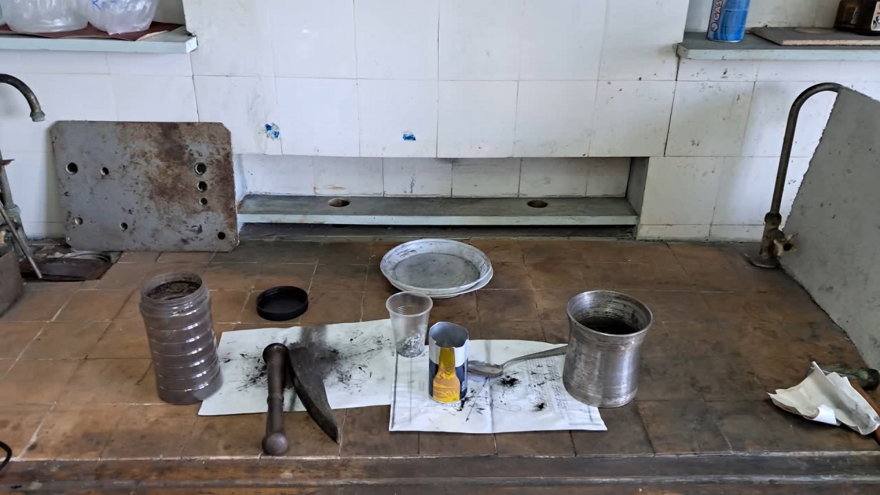 Combustion of Thermite: Iron(II, III) Oxide/Aluminum/Magnesium (Fe3O4/Al/Mg)