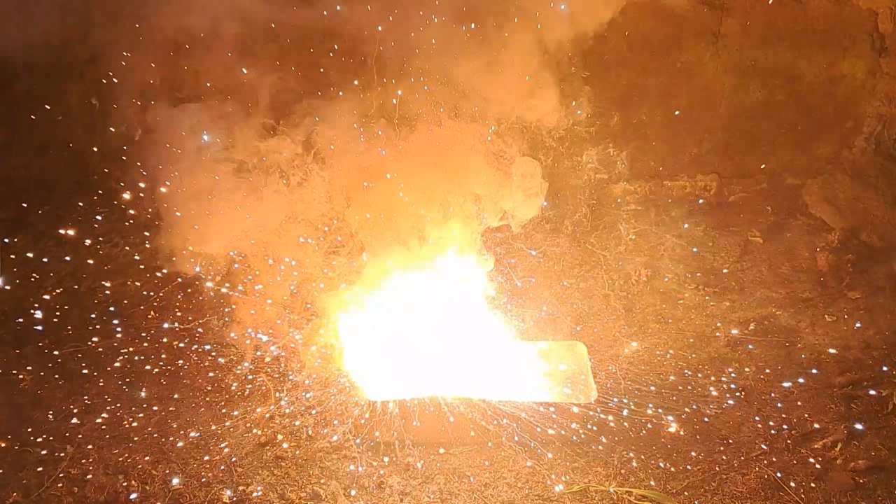 Combustion of Thermite: Iron(II, III) Oxide/Aluminum/Magnesium (Fe3O4/Al/Mg)