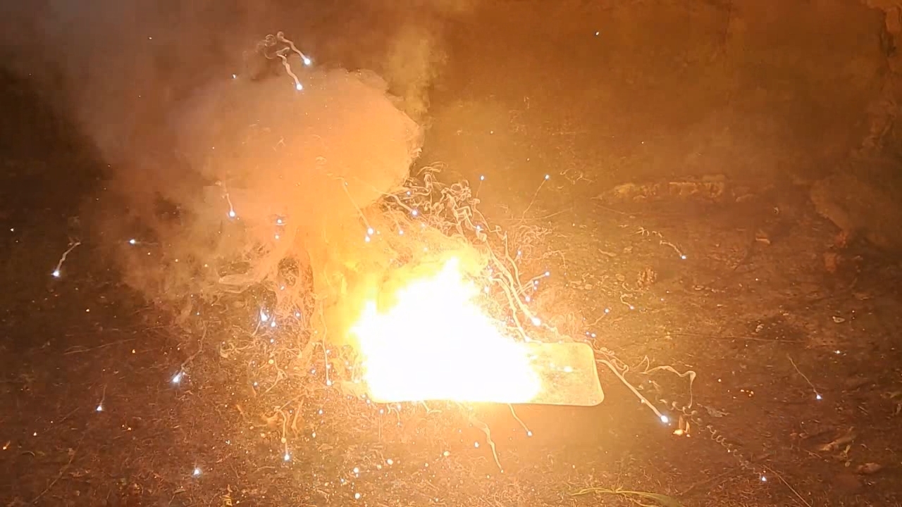 Combustion of Thermite: Iron(II, III) Oxide/Aluminum/Magnesium (Fe3O4/Al/Mg)