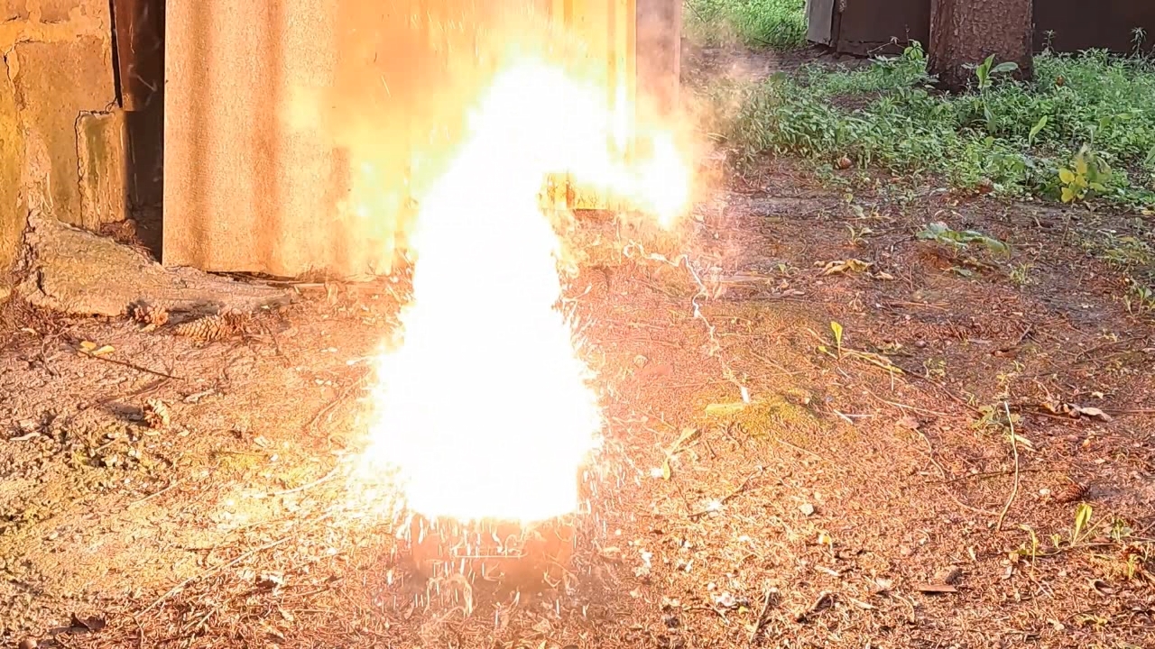 Combustion of Thermite: Iron(II, III) Oxide/Aluminum/Magnesium (Fe3O4/Al/Mg)